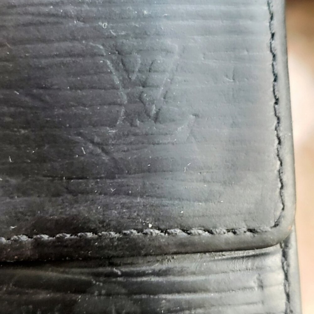 Louis Vuitton Epi Elise Wallet - Black - Picture 5 of 16